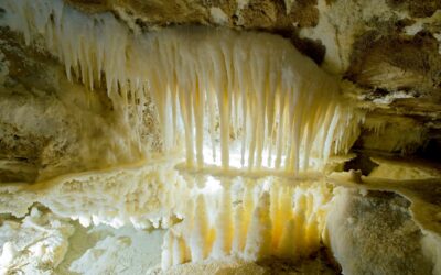 Hidden itineraries: Frasassi caves